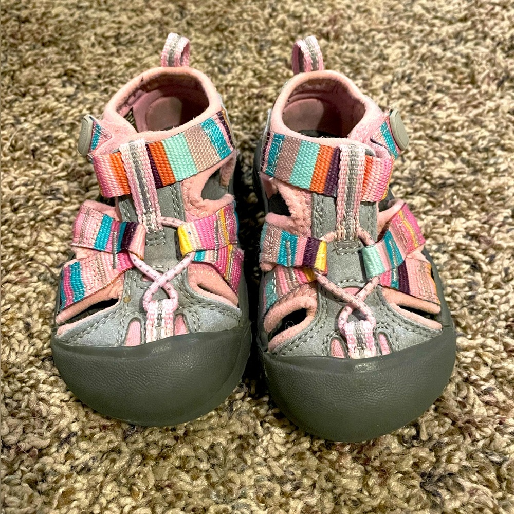 Toddler Keen Sandals, size 5. In good repair, Velcro still works great.